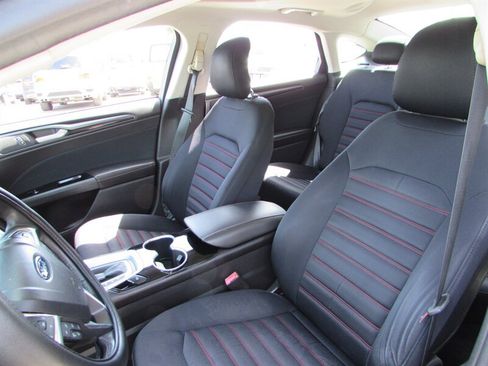Used 2014 Ford Fusion SE FWD image 11