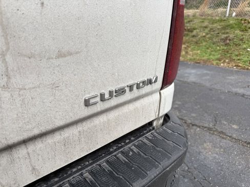 Used 2021 Chevrolet Silverado 2500 Custom w/ Custom Value Package image 11