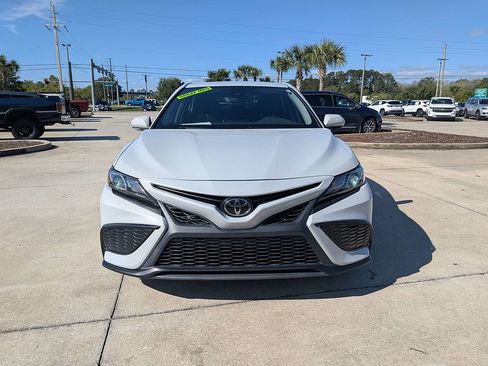 Used 2023 Toyota Camry SE FWD image 7