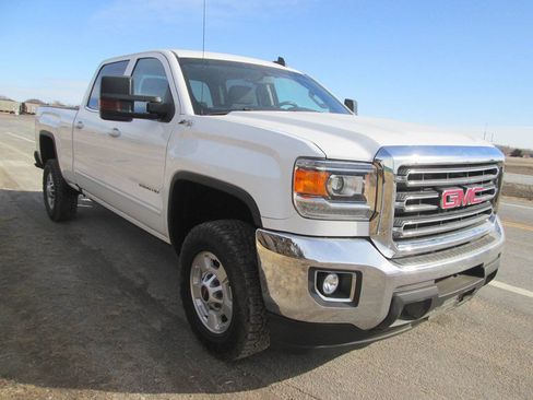 Used 2017 GMC Sierra 2500 SLE w/ HD SLE Preferred Plus Package AWD/4WD image 4