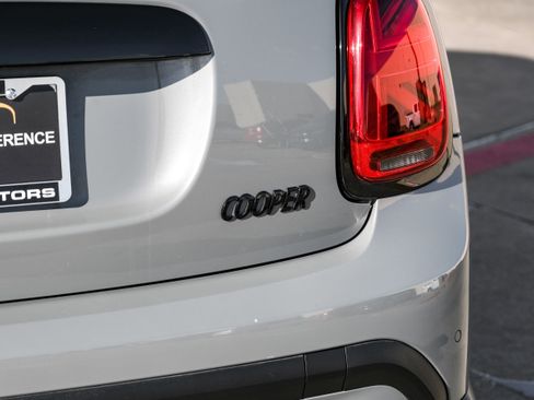 Used 2022 MINI Cooper 4-Door Hardtop w/ Signature Upholstery Package image 46