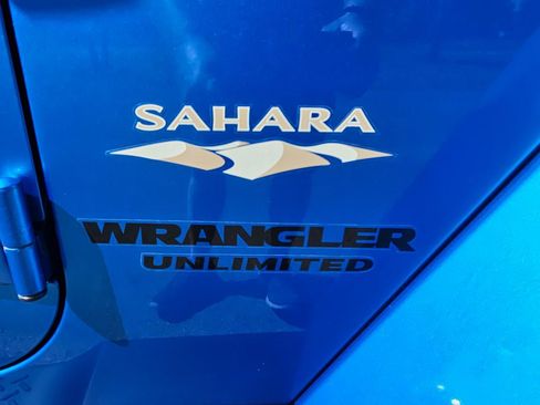 Used 2015 Jeep Wrangler Unlimited Sahara AWD/4WD image 15