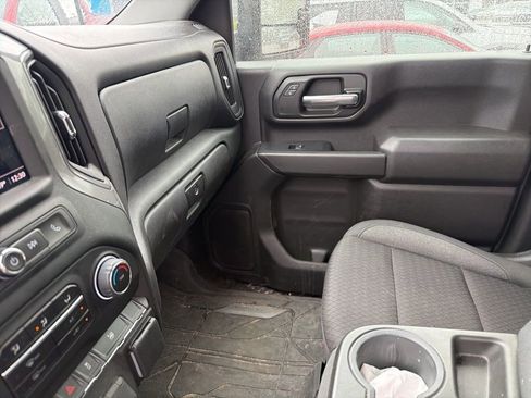 Used 2024 Chevrolet Silverado 2500 Custom w/ Custom Value Package image 5