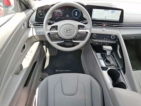 Used 2023 Hyundai Elantra SEL w/ Convenience Package FWD image 12