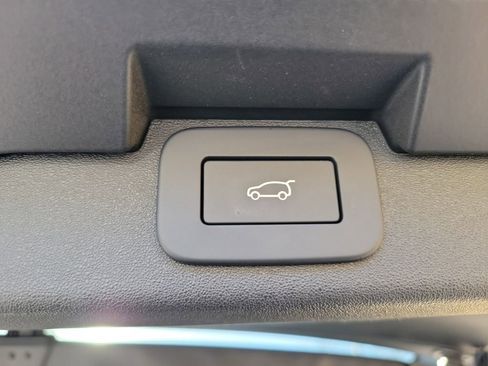 Certified 2024 Land Rover Discovery Metropolitan Edition AWD/4WD image 32