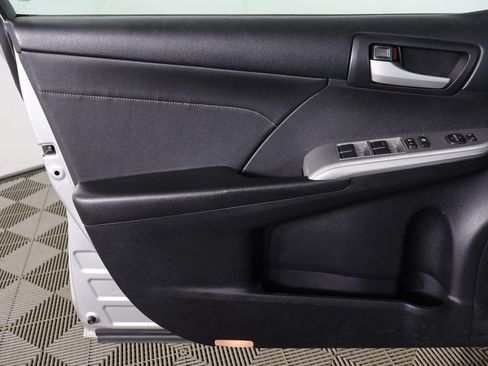 Used 2013 Toyota Camry SE w/ Leather Pkg FWD image 19