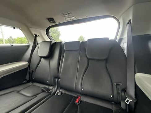 Used 2024 Kia Carnival EX FWD image 25