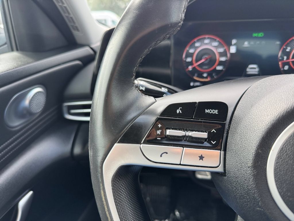 Used 2025 Hyundai Elantra SEL FWD image 38