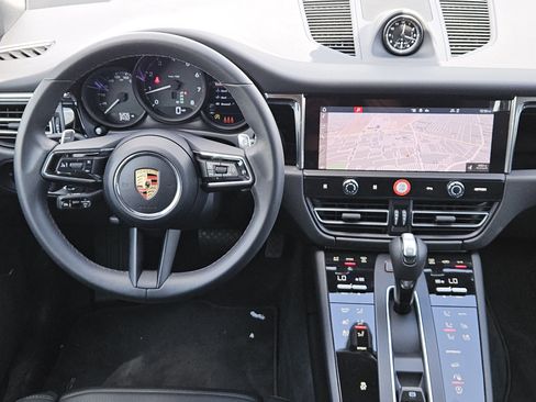 Certified 2026 Porsche Macan image 25