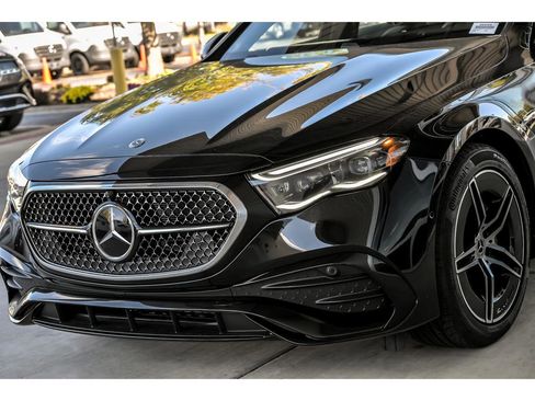 New 2026 Mercedes-Benz E 350 4MATIC Sedan image 4