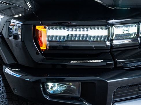 Used 2024 GMC Hummer EV 2X image 16