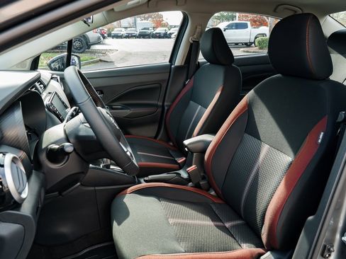 New 2025 Nissan Versa SR w/ Trunk Package image 18