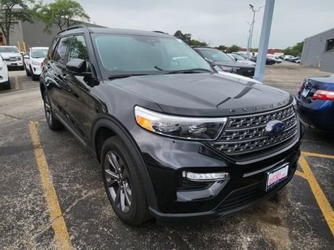Used 2023 Ford Explorer XLT w/ Equipment Group 202A AWD/4WD image 9