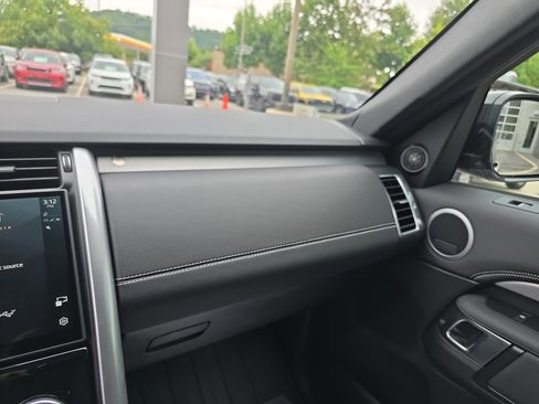 Certified 2025 Land Rover Discovery Dynamic SE image 27