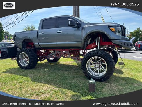 Used 2017 Nissan Titan SV AWD/4WD image 21