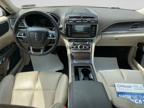 Used 2017 Lincoln Continental Premiere AWD/4WD image 20