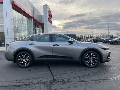 Used 2023 Toyota Crown XLE image 8