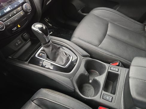 Used 2018 Nissan Rogue SL image 25