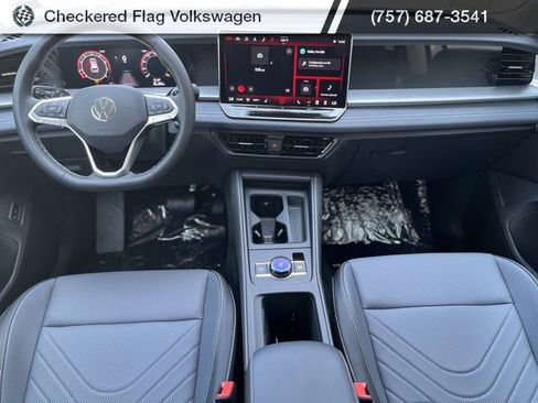 New 2025 Volkswagen Tiguan SE image 4