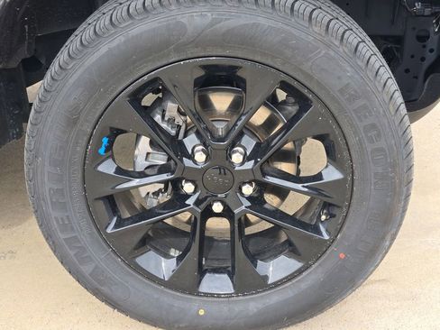 Used 2022 Jeep Wrangler Unlimited Sahara w/ Cold Weather Group image 7