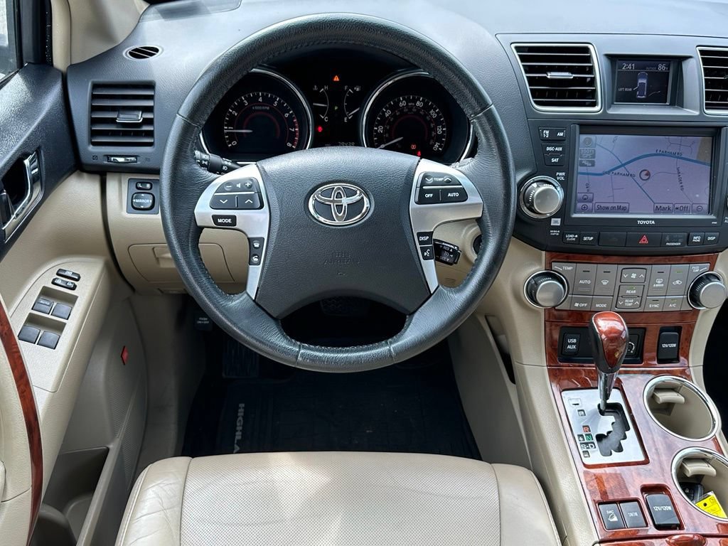 Used 2012 Toyota Highlander Limited w/ Tow Pkg AWD/4WD image 32