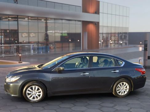 Used 2018 Nissan Altima 2.5 S w/ S Convenience Package image 3