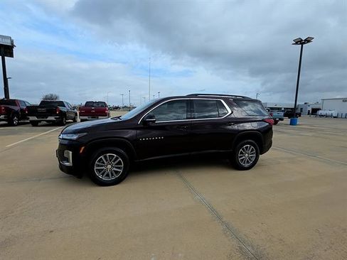 Used 2022 Chevrolet Traverse LT image 3