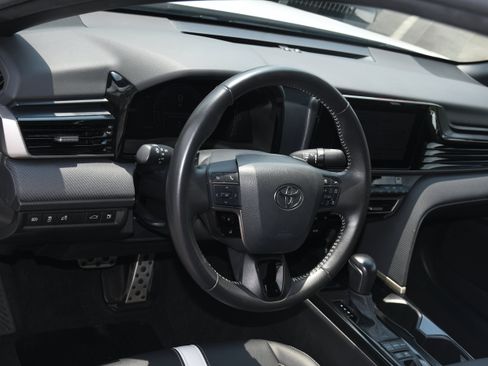 Used 2025 Toyota Camry SE FWD image 8