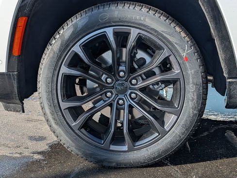 New 2026 Jeep Grand Wagoneer Summit w/ Premium Group III image 4