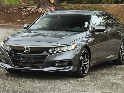Used 2018 Honda Accord Sport image 7