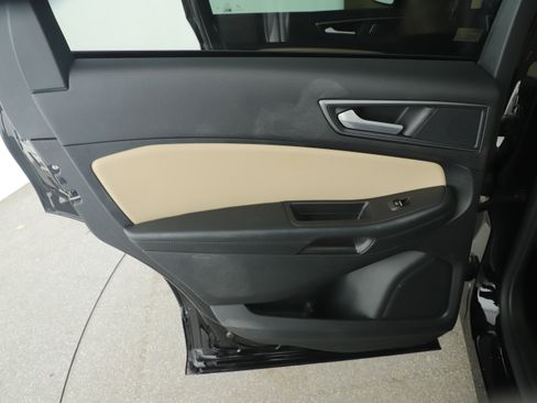 Certified 2024 Ford Edge SE image 19