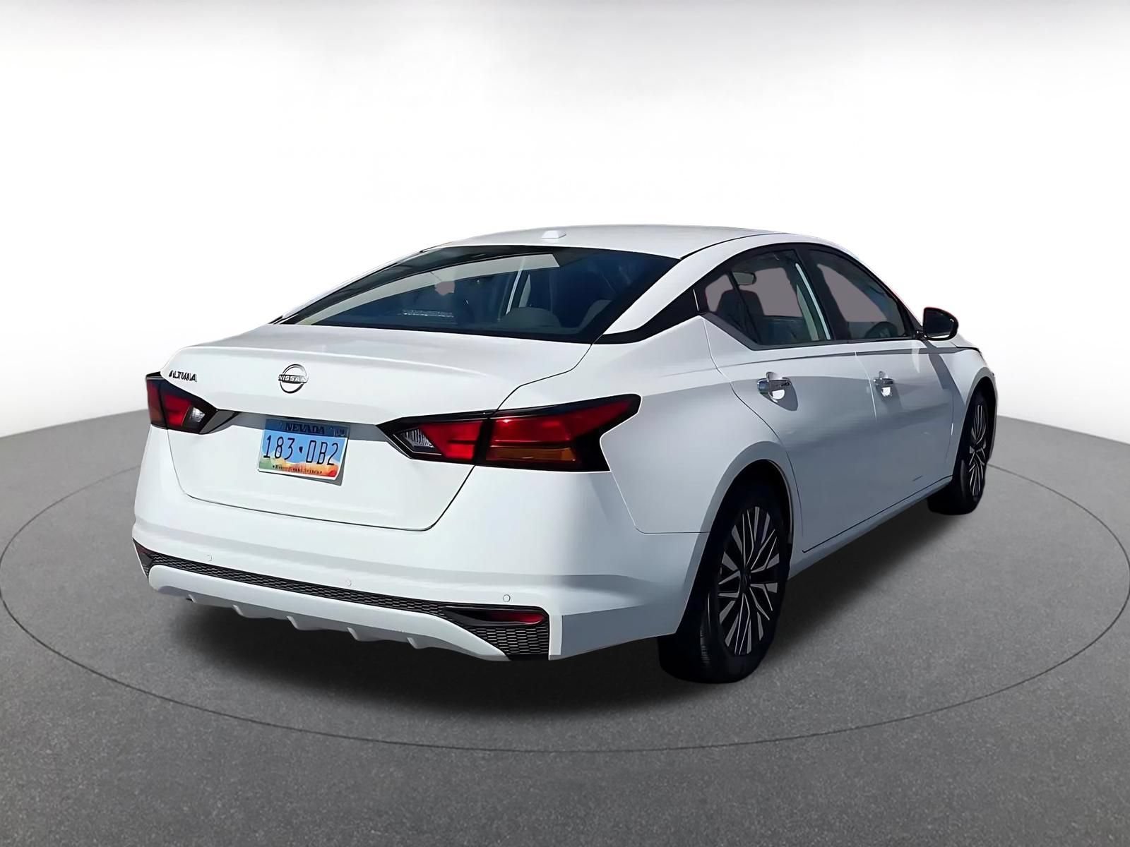 Used 2025 Nissan Altima 2.5 SV FWD image 13