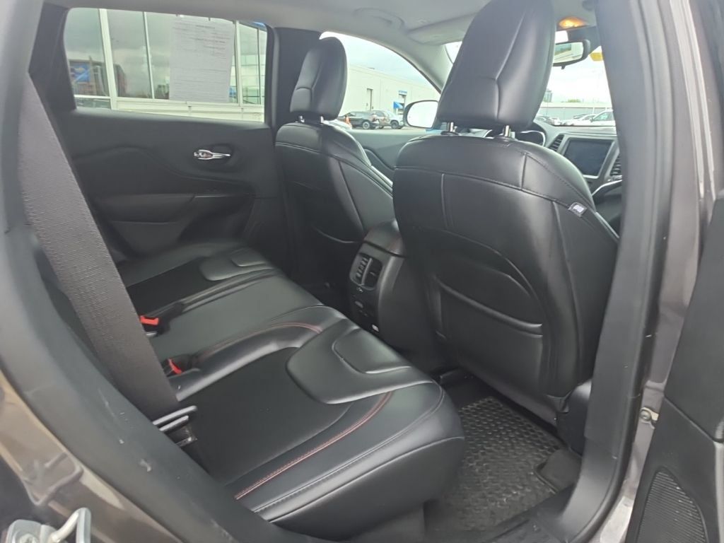 Used 2019 Jeep Cherokee Trailhawk w/ Cold Weather Group AWD/4WD image 14