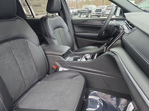 New 2025 Jeep Grand Cherokee 4WD image 10