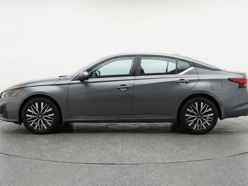 Used 2025 Nissan Altima 2.5 SV FWD image 5