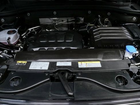 Certified 2025 Volkswagen Atlas SE image 23