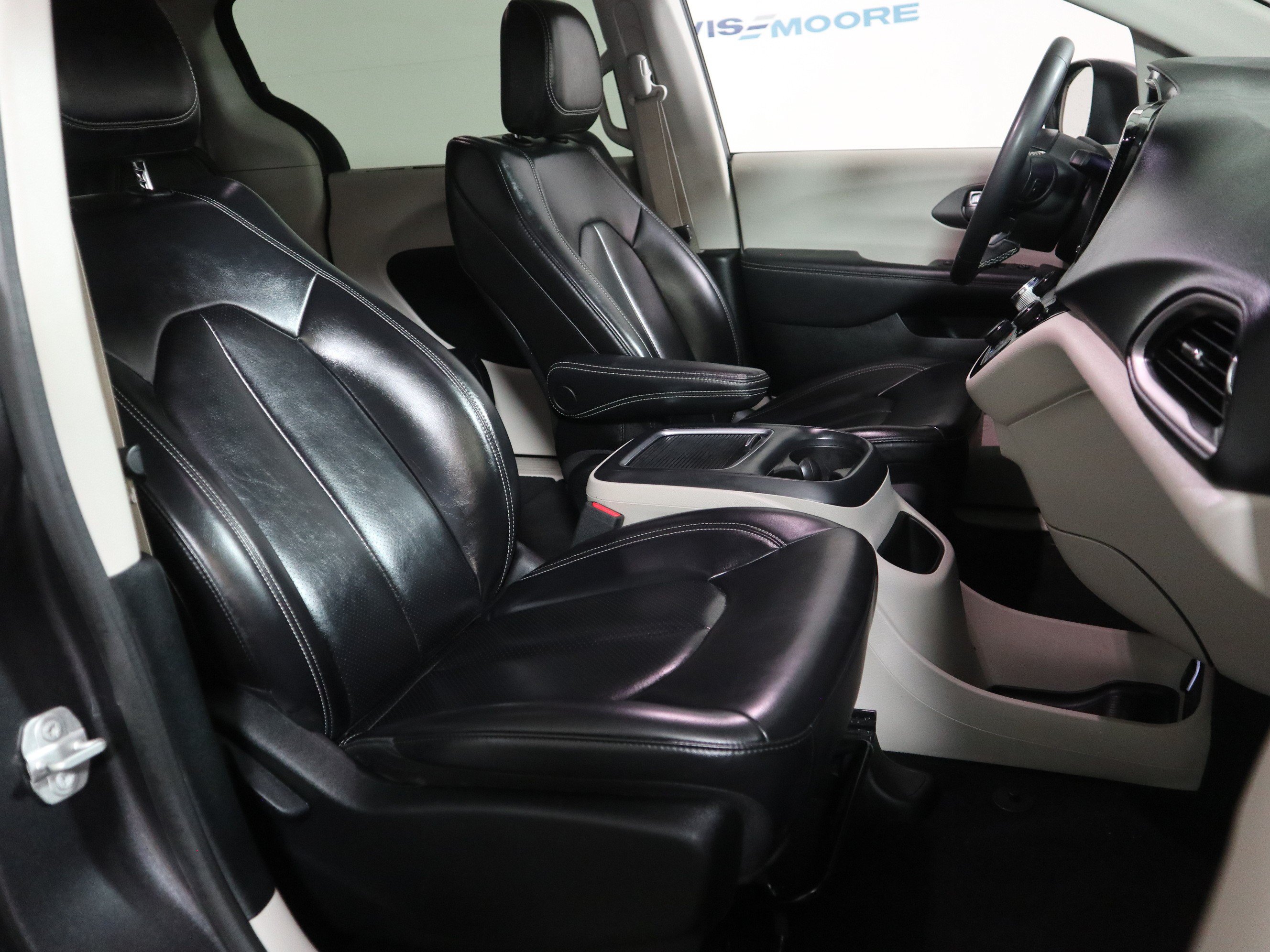 Used 2023 Chrysler Pacifica Touring-L FWD image 20