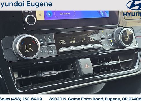 Used 2024 Toyota Highlander LE FWD image 27
