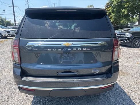 Used 2021 Chevrolet Suburban LT RWD image 8