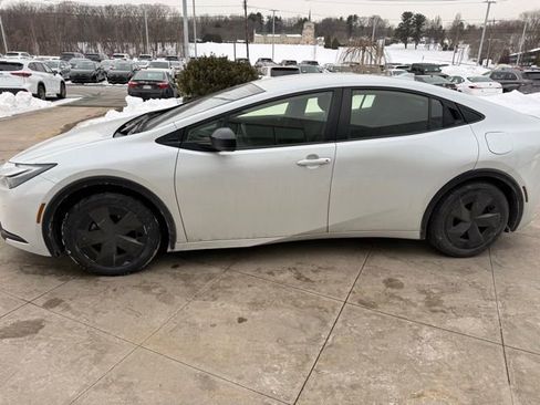 Used 2024 Toyota Prius Limited image 4