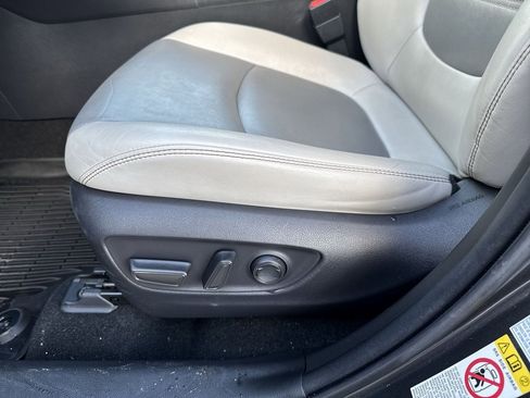 Used 2019 Toyota RAV4 XLE Premium image 10