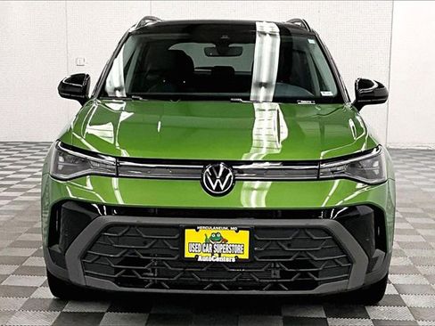 Used 2025 Volkswagen Taos SE image 3