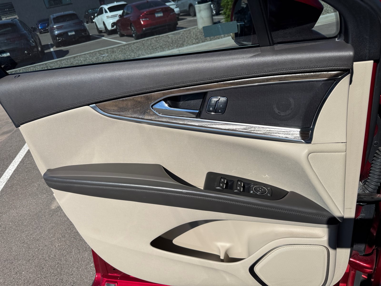 Used 2018 Lincoln MKX Reserve FWD image 13
