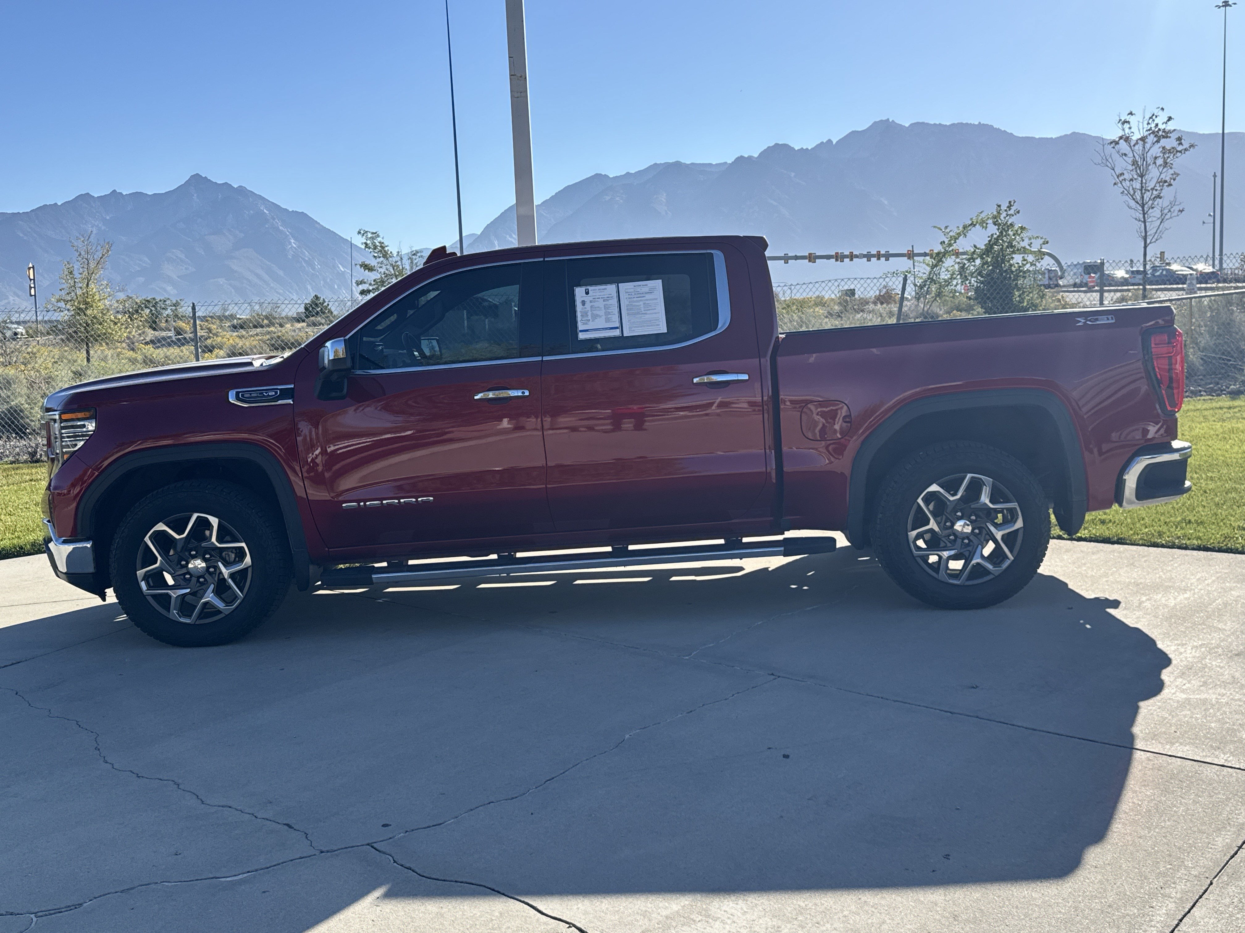 Used 2022 GMC Sierra 1500 SLT w/ SLT Convenience Package AWD/4WD image 2