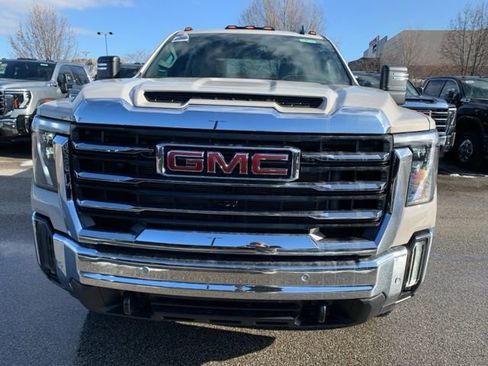 New 2026 GMC Sierra 2500 SLE image 9