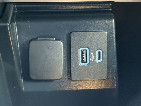 Certified 2021 Ford Explorer XLT w/ Equipment Group 202A image 20