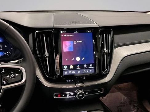 Certified 2025 Volvo XC60 B5 Ultra w/ Protection Package Premier AWD/4WD image 9