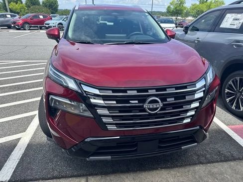 Used 2025 Nissan Rogue Platinum AWD/4WD image 2