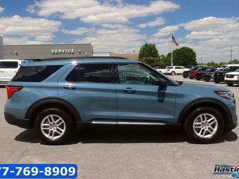 Certified 2025 Ford Explorer Active RWD image 4