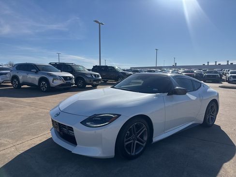 Certified 2025 Nissan Z Sport w/ Floor Mat Package image 8